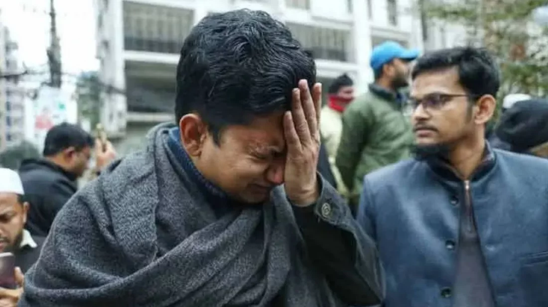 এভারকেয়ারের সামনে হৃদয়বিদারক দৃশ্য: অশ্রুসিক্ত নেতাকর্মীদের বিলাপ